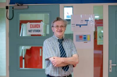 Steeds meer senioren surveilleren bij examens