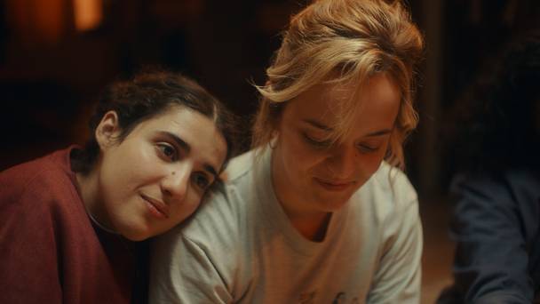 Roomies (open audiodescriptie)