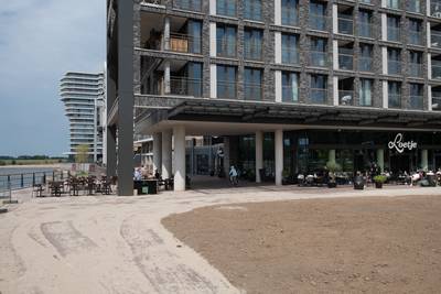 Buren klagen over ‘biefstukstank’ van restaurant Loetje