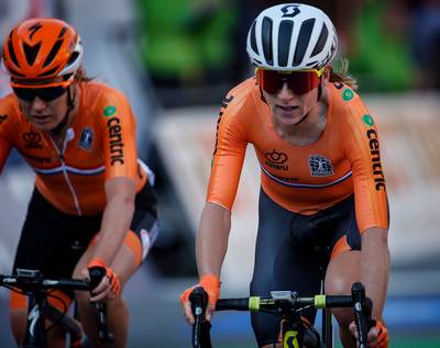 Van Vleuten op de weg terug: ‘Wie weet eerder in koers dan gedacht’