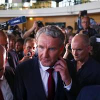 Neen, de liefde voor autocratie zit niet in het Oost-Duitse DNA. De verklaring voor het succes van de extremen zit elders