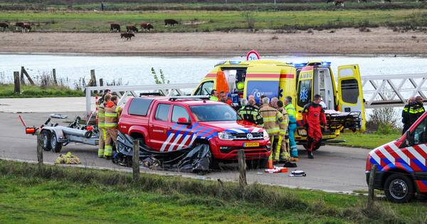 Niels de Wijze wilde snoekbaars vangen, maar hengelde een vrouw uit de IJssel ...