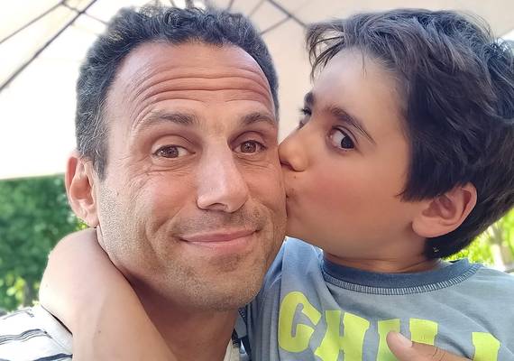 Amir (49) kreeg keelkanker door HPV: “Je kunt zoveel narigheid voorkomen met een simpele prik”
