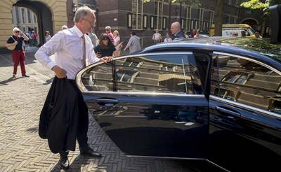 Defensie onderzoekt klacht over minister Kamp