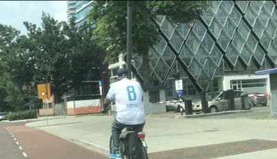 Oom van Denzel Dumfries zorgt met PSV-shirt voor reuring