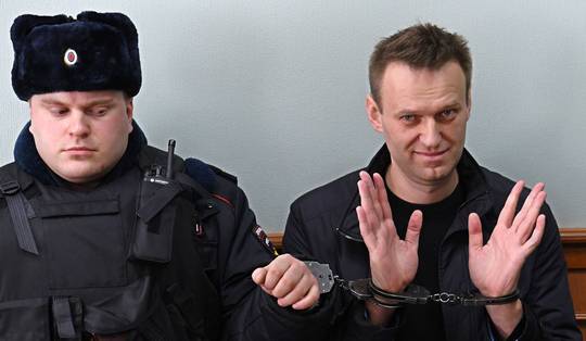 ‘Hij werd vermoord onder brute omstandigheden met gif’: nieuw onderzoek toont omstandigheden dood Aleksej Navalny