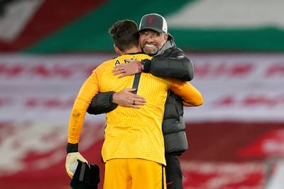 Leicester battu par Liverpool, un but inutile pour Mertens contre Milan