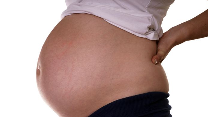 Botresten baby na 36 jaar verwijderd uit buik vrouw | Buitenland | AD.nl