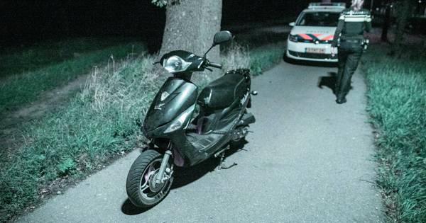 Duo met gestolen snorfiets opgepakt in Velp