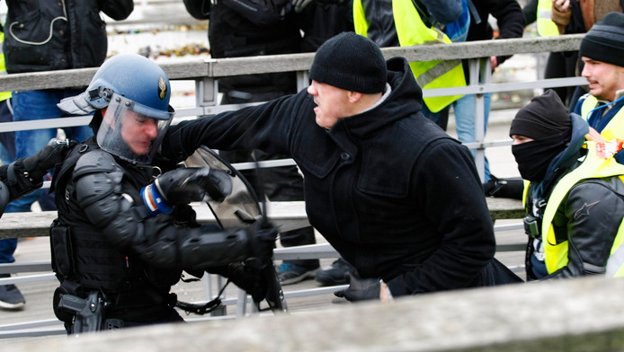 Lex Boxeur Christophe Dettinger Devant La Justice Monde