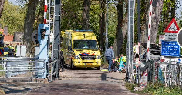 Agent had veel eeder schot mogen lossen van mij! Je gaat niet over de grond rollen met iemand die twee messen in zn handen heeft.