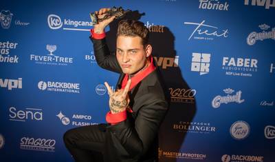 Zwijgende Douwe Bob gaat niet in op ‘biervoorstel’ Snollebollekes na massale kritiek