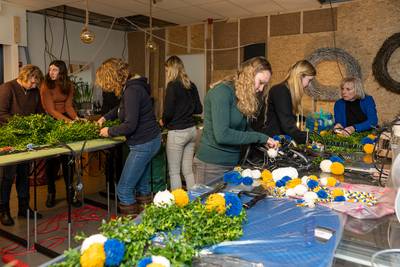 Zeeuwse meisjes op hun Friezen gaan moordende concurrentie aan tijdens strao
