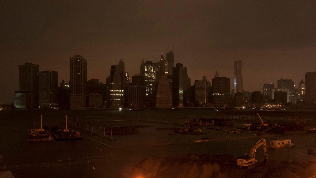 Sandy Zet New York In Het Donker Duizenden In Moeilijkheden De Morgen