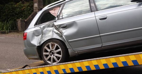 Vrouw gewond door ongeluk in Veghel met twee autos en een bestelbus.