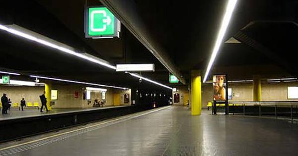 Accident Mortel A La Station De Metro Saint Guidon Belgique