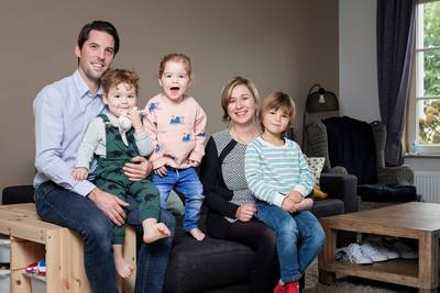 Hannelore (30) en Tom (30) hebben stevige hypotheek én een zieke tweeling: “Operatie alleen al kostte ruim 14.000 euro”