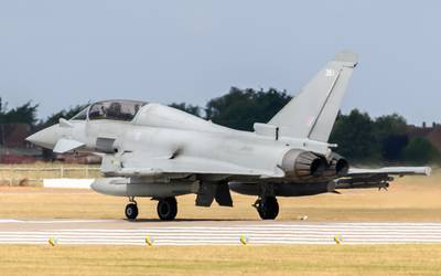 Spaanse straaljager vuurt per ongeluk raket af boven Estland