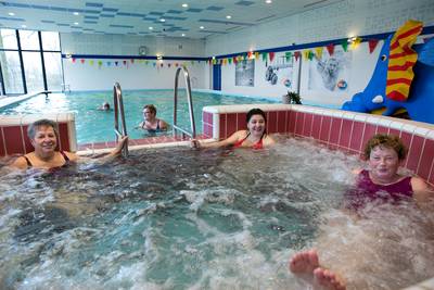 Lobith is opgelucht dat het zwembad open blijft