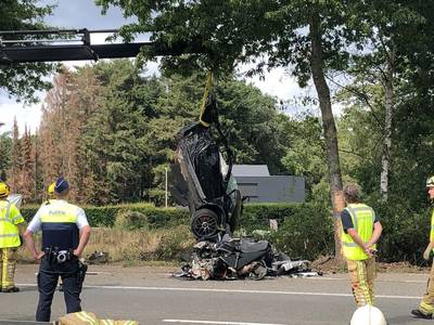 Une Porsche s’écrase contre un arbre près d’Anvers:  un mort et un blessé grave