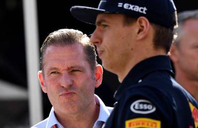 Vader Jos ziet niets in andere rijstijl Max