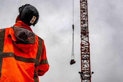 Eerste bouwmachines vanavond al op Malieveld, zeventig kiepwagens vol grond onderweg