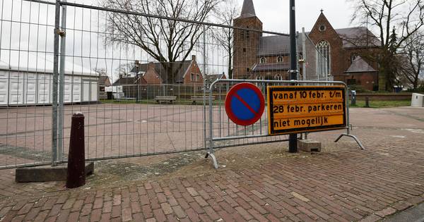 Sinti-uitvaart doorkruist carnavalsactiviteiten Gerwen | Geldrop-Mierlo, Nuenen - Eindhovens Dagblad