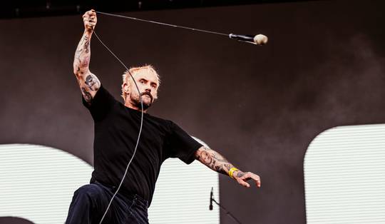 IDLES op Rock Werchter: dit zou de norm moeten zijn op rockfestivals ★★★★★