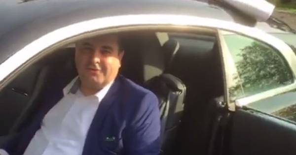 Jarige multimiljonair Azimi krijgt Rolls Royce cadeau ...