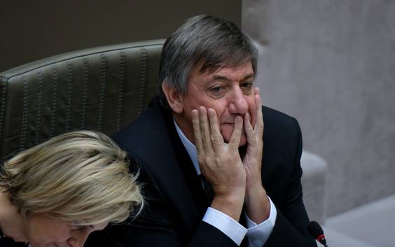 Start in mineur voor regering-Jambon: eerste barst in aura als staatsman