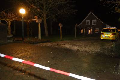Man (79) worstelt met gewapende overvaller in woning en raakt gewond