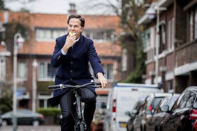 Rutte zal moeten bellen, bellen, bellen