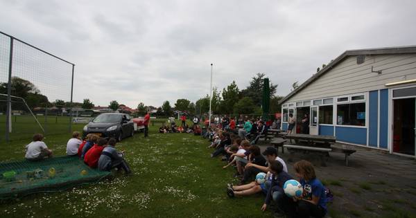 Sport en feest (maar geen poep) op sportveld Ouwerkerk