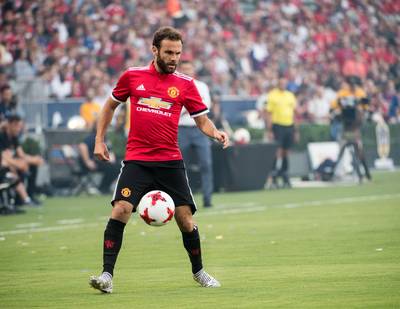 Mata doneert één procent loon aan goed doel: Hopelijk volgen anderen