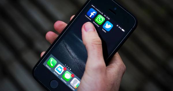 ‘Jongeman' zonder signalement in Breda...hmmm?? Jongeman grist mobieltje uit handen van vrouw (43) die in auto wacht op kennis op station Breda.