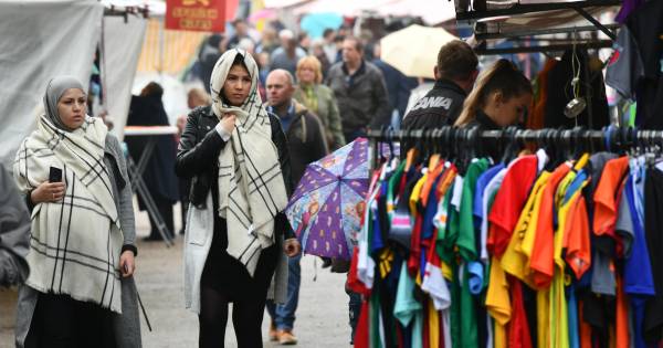 Blije gezichten op natte Jaarmarkt in Rijswijk