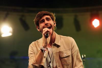 Alvaro Soler treedt op tijdens Televizier-Ring Gala