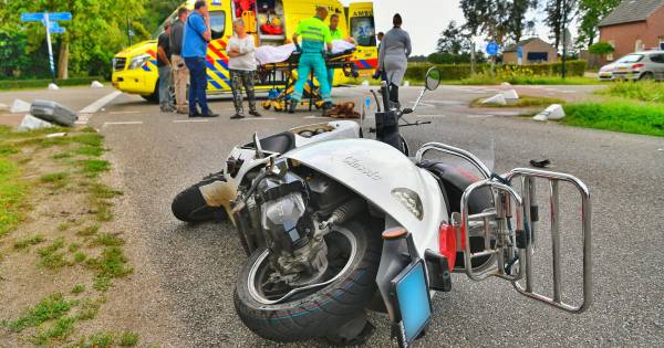 Scooterrijdster gewond na botsing met auto in Hoogeloon - Eindhovens Dagblad
