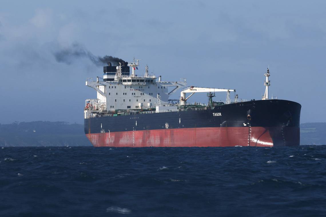 Brits leger onderschept tanker van Russische schaduwvloot in zes uur durende operatie • Oekraïense droneaanval treft Russisch brandstofdepot en chemische fabriek