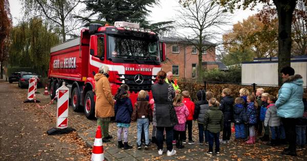 Leerlingen Op ‘t Hof krijgen ‘bijles’ over vrachtwagens in Tricht