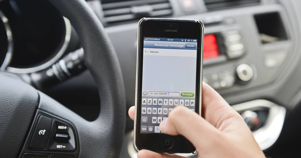 Bellen, chatten of sms'en achter het stuur? Niet met deze ...