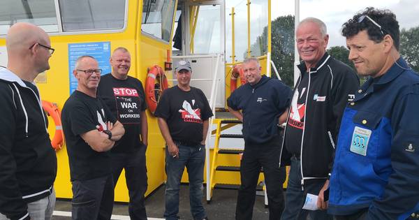 Spierballentaal bij staking Maasveren: 'We komen terug met een bus vol collega's'