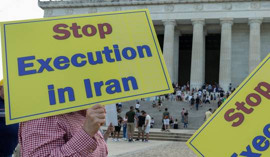Golf van executies dreigt in Iran na openbare ophangingen van demonstranten, stelt Amnesty