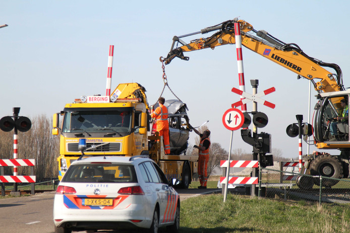 Twee doden bij ongeluk spoorwegovergang Harlingen.