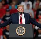 Trump lacht demonstrant uit tijdens verkiezingsrally