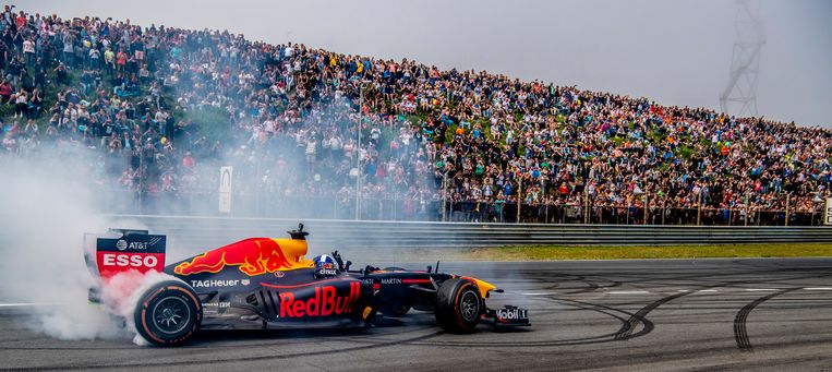 De Formule 1 komt naar Zandvoort, het dorp kan zich alvast ...