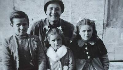 Amerikaanse soldaat (96) vindt na 76 jaar drie Italiaanse kinderen terug die hij in WOII bijna per ongeluk had doodgeschoten
