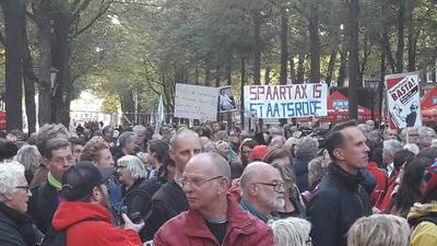 Protest publieke sector: 'ik moet langer doorwerken, multinationals krijgen geld'