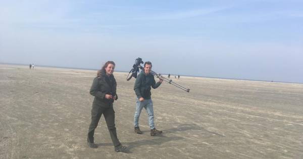 Hopelijk gaat Kees lekker met z’n kuiltjes op het Verklikkerstrand