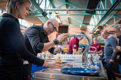 Is Arnhemse Eva de beste biertapper van Nederland?